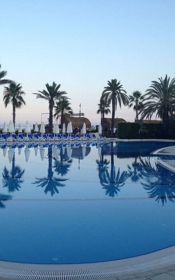 Pool 944908 1280 600x960